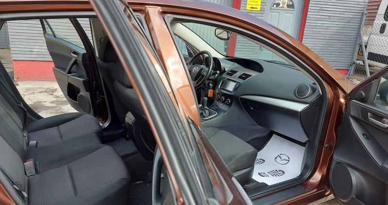 Mazda 3 cena 28900 przebieg: 110898, rok produkcji 2011 z Poznań małe 781